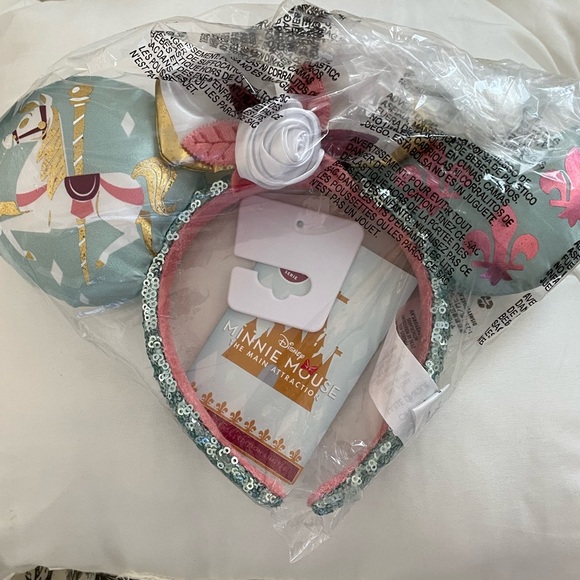 NWT Disney Minnie Mouse: The Main Attraction East’s King Arthur’s Carousel. - Picture 2 of 8